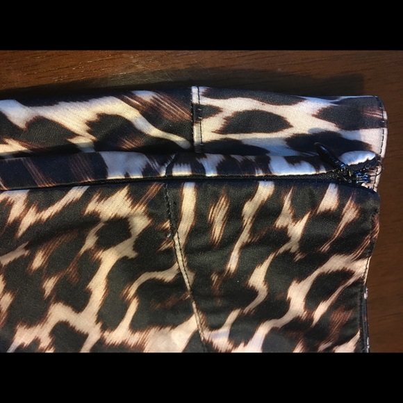 East 5th beautiful animal print skirt - Picture 3 of 6